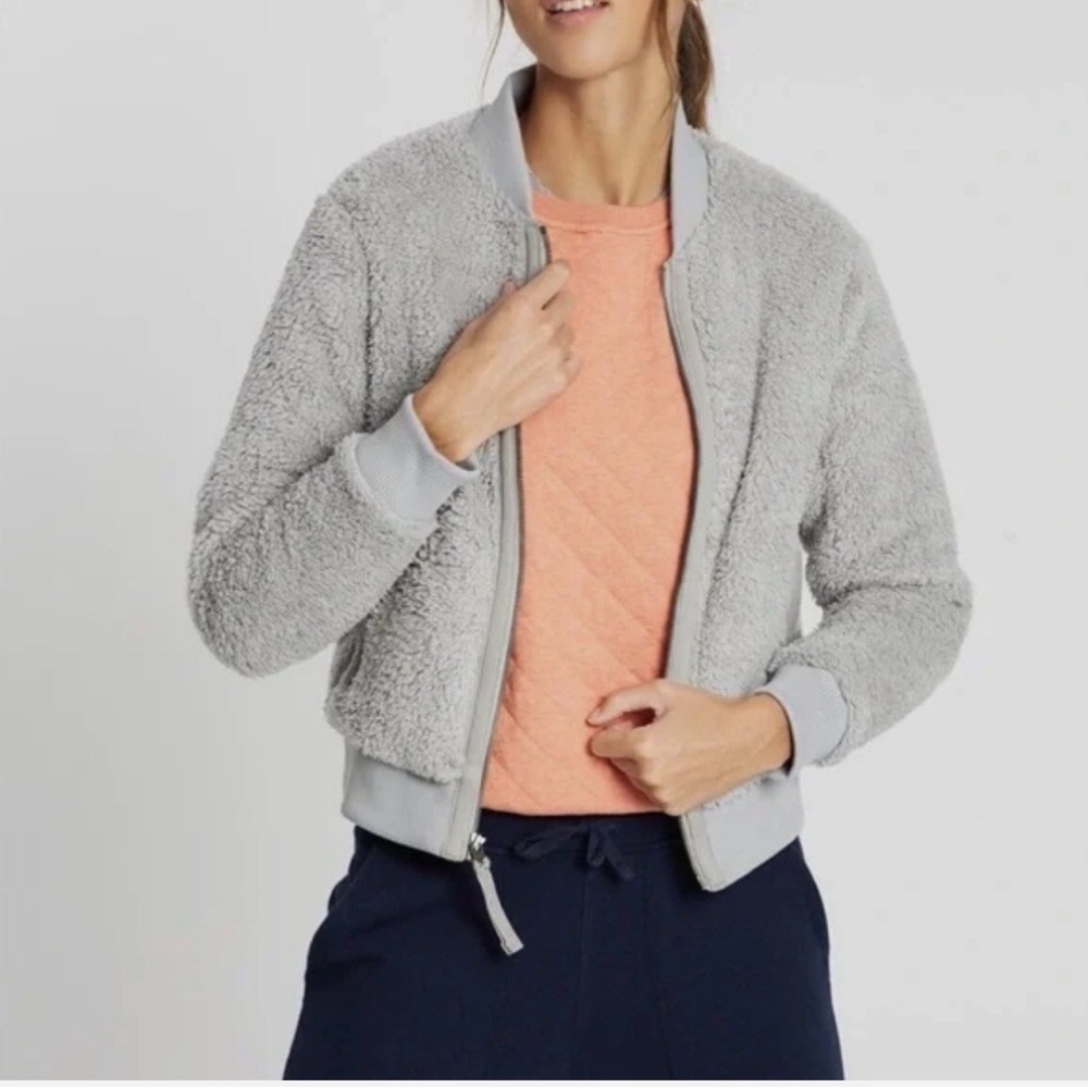 Patagonia Women's Light Gray Teddy Jacket- Los Gatos